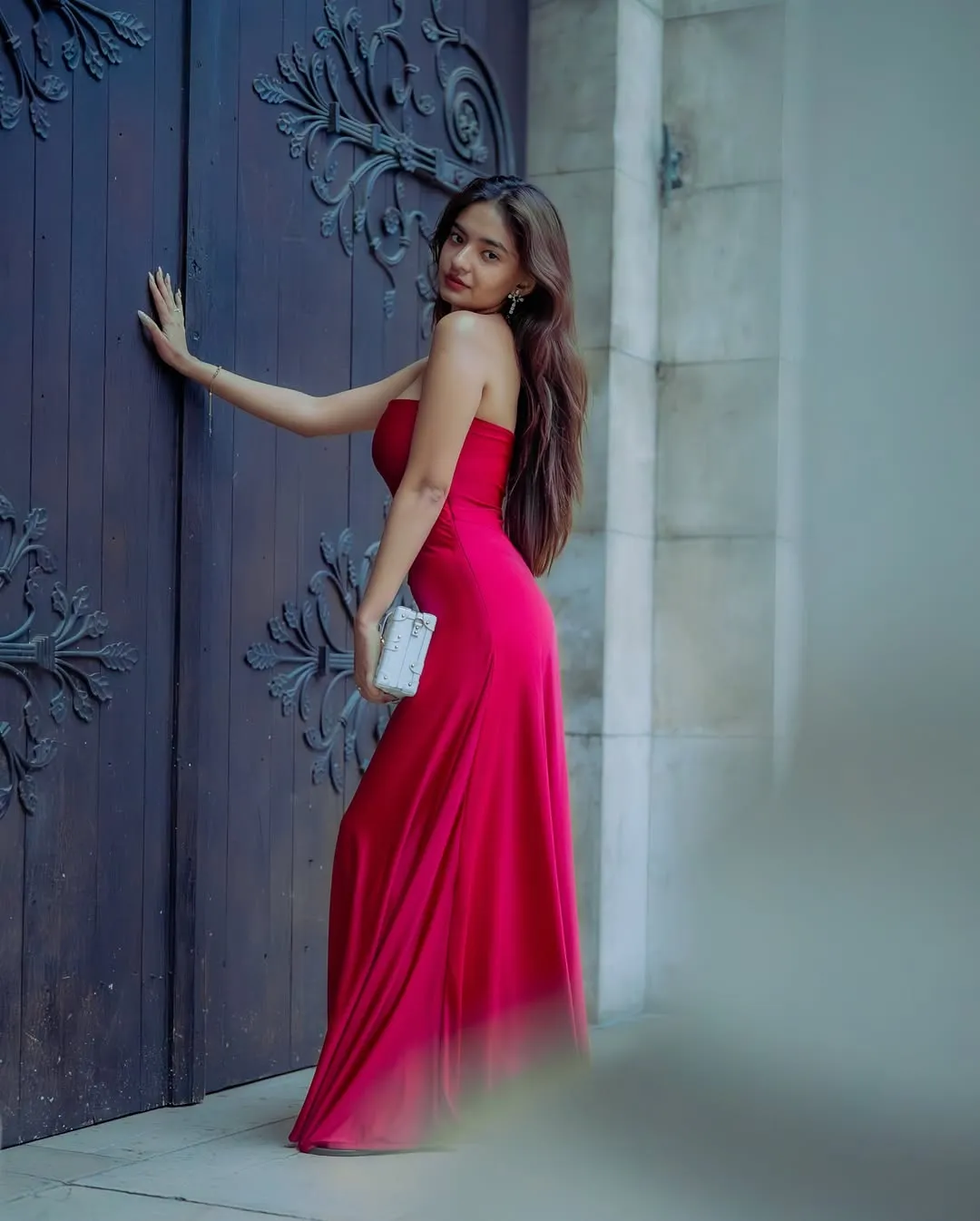 Puis finalement, il n’y a que toi💃.Outfit @select_staples Earrings @isharya @prpundit Styled by @stylebykayal Assisted by @yashtikaasharmaaClicked by @shreepadgaonkar (5)